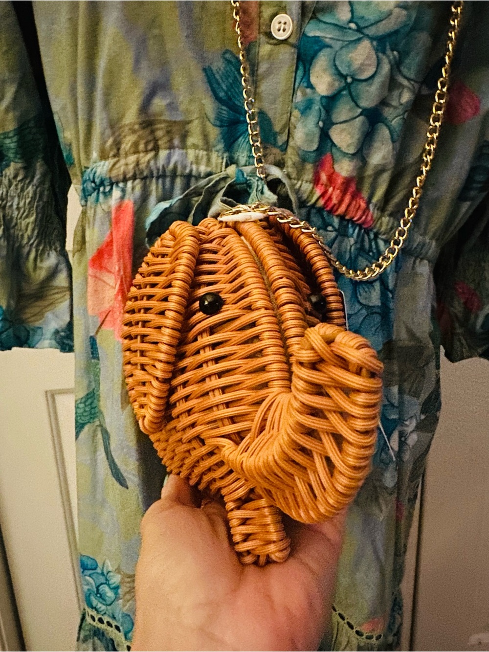 NWT Tommy Bahama natural rattan elephant crossbody bag - Picture 3 of 3